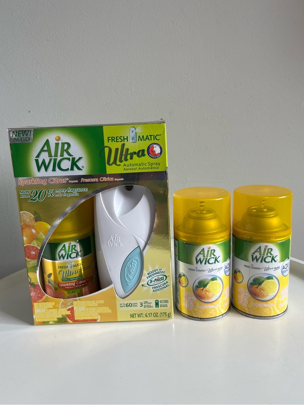 NEW Air Wick Freshmatic Automatic Spray Freshener Starter Kit And 2 Refill Cans